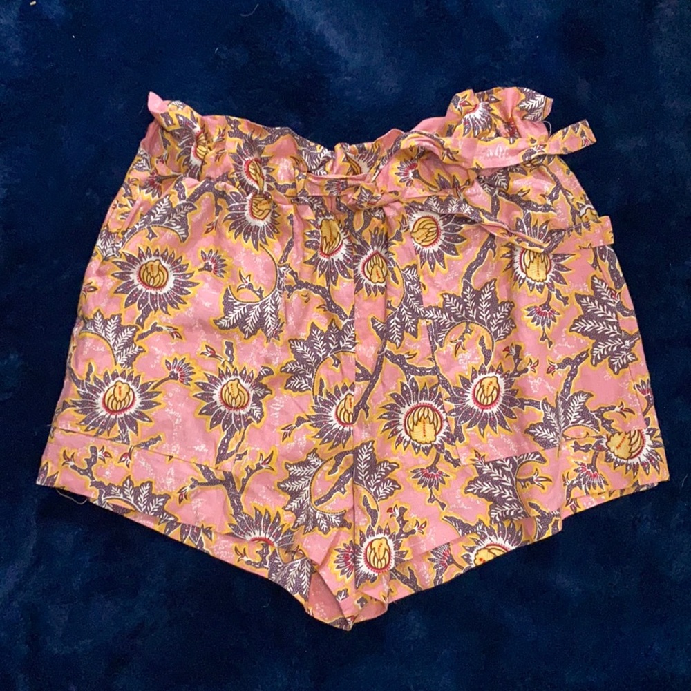 New with 🏷 C&C California Linen Blend Drawstring Shorts size small!
